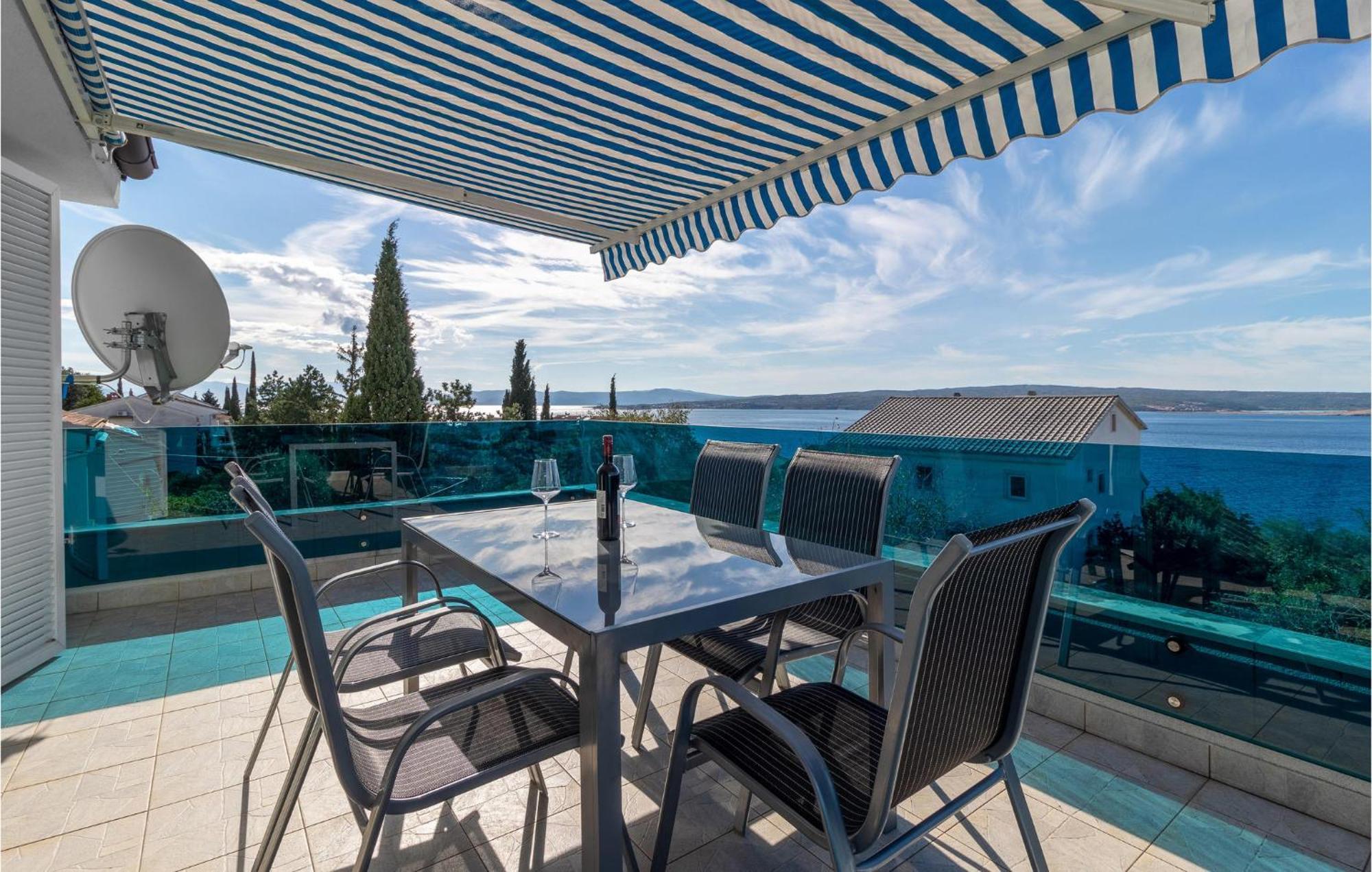 Stunning Apartment In Dramalj With House Sea View 外观 照片
