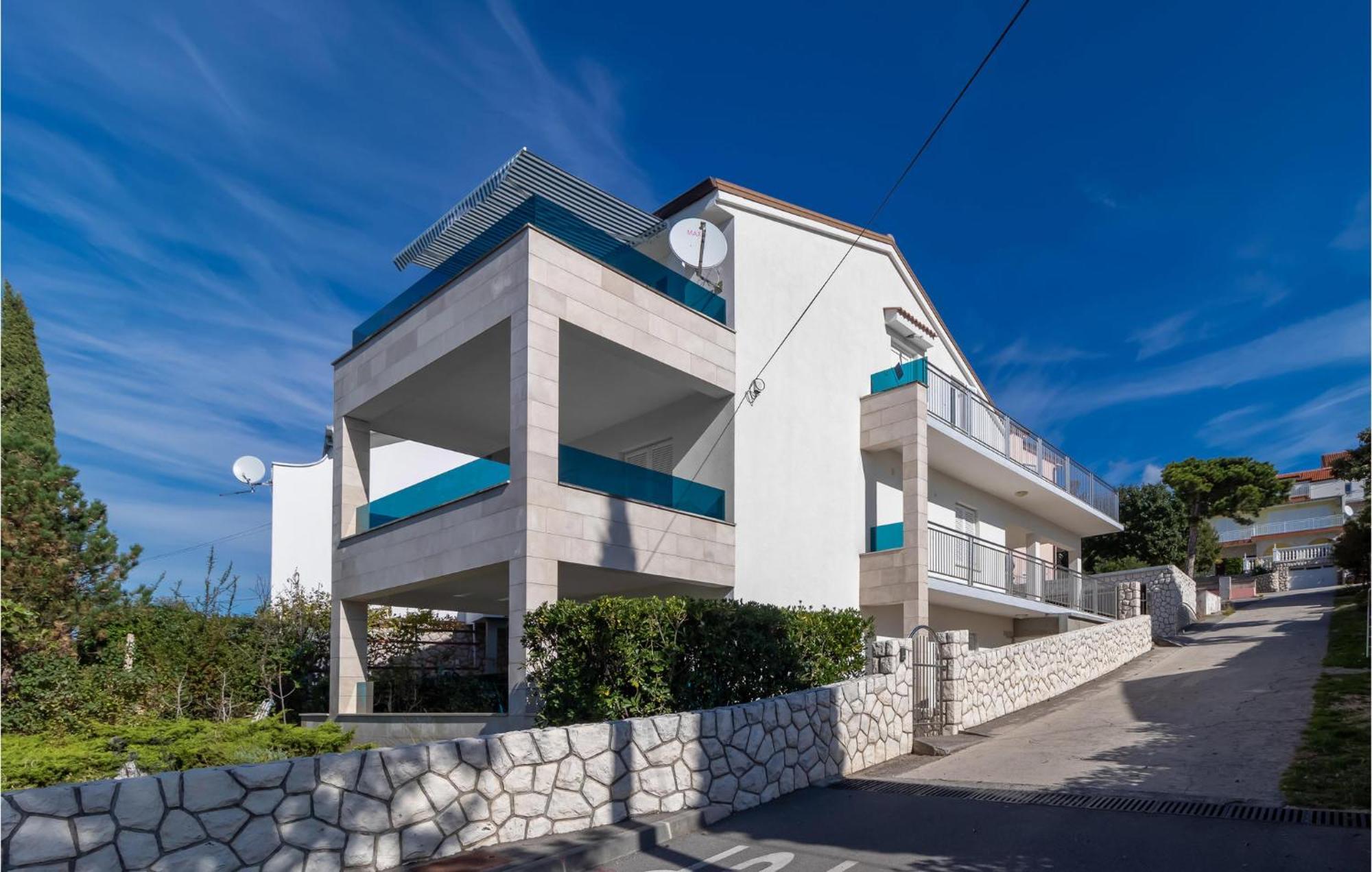 Stunning Apartment In Dramalj With House Sea View 外观 照片