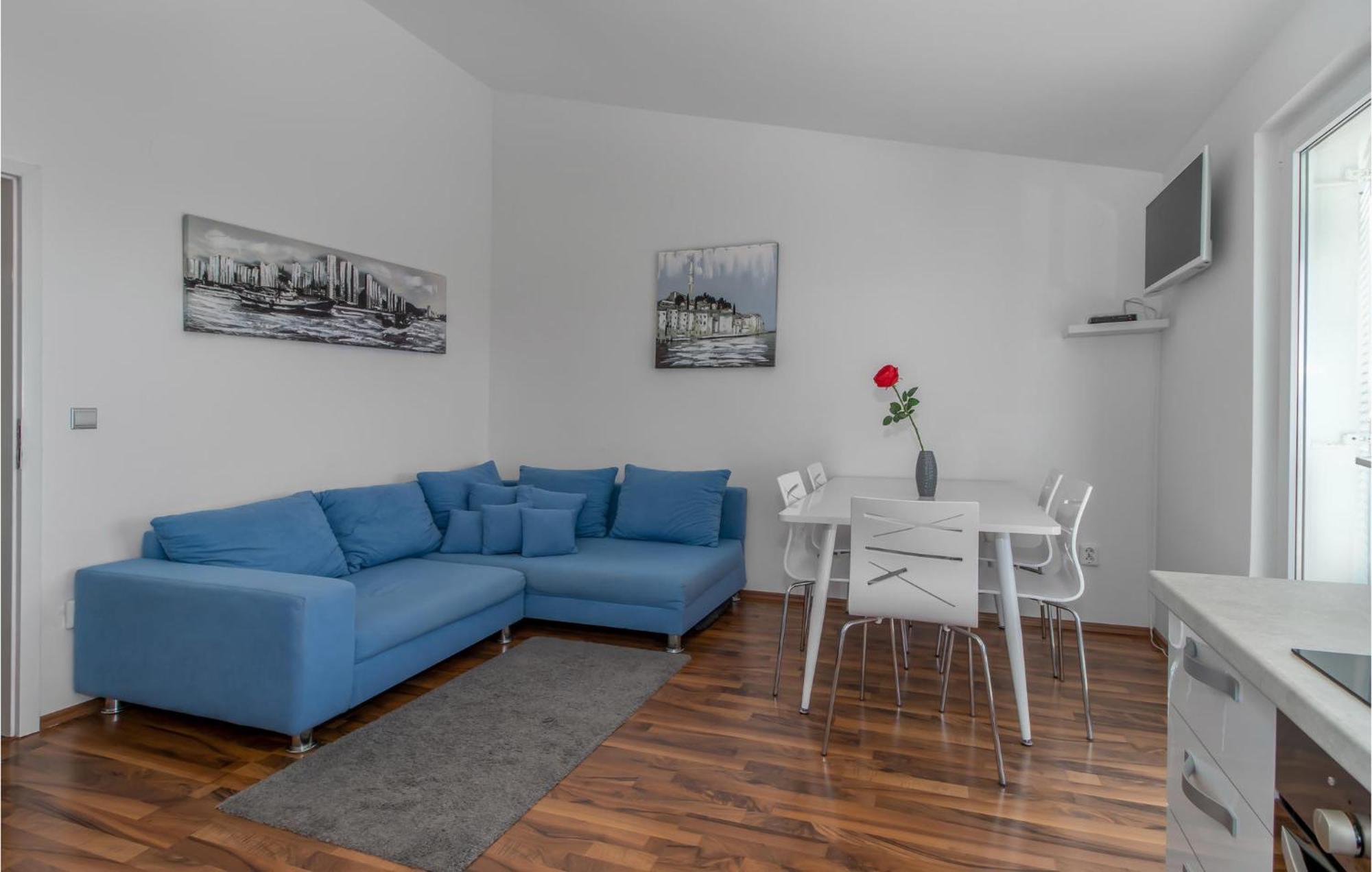 Stunning Apartment In Dramalj With House Sea View 外观 照片