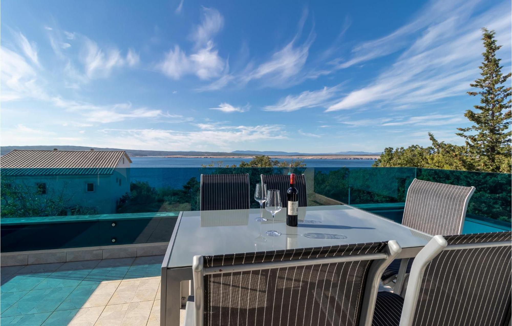 Stunning Apartment In Dramalj With House Sea View 外观 照片